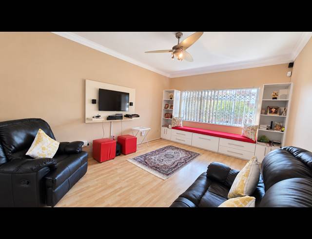 2.5 BEDROOM APARTMENT FOR SALE IN GLENWOOD